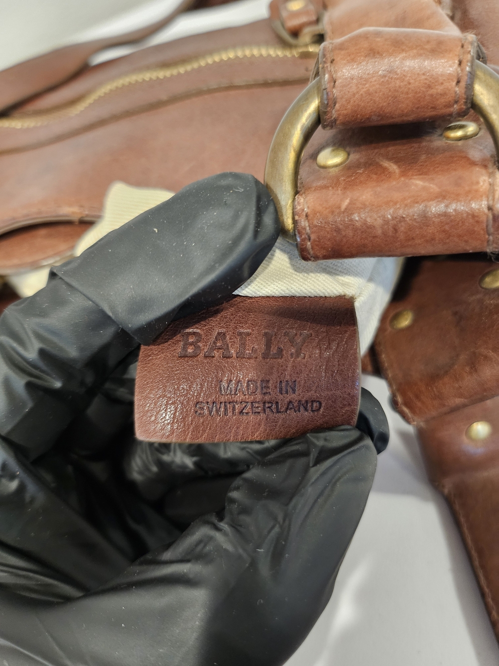 Bally Vintage Leather Shoulder Bag - Picture 8 of 11